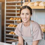 Frontliner Bäckereifachverkäuferin. Quelle: Adobe Stock 450314289 by pressmaster